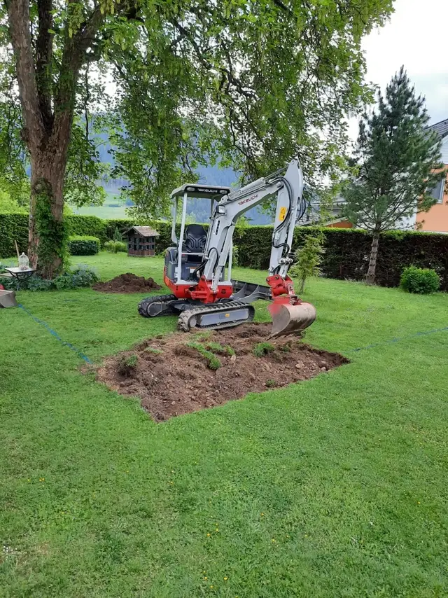 Bagger bei Erdarbeiten