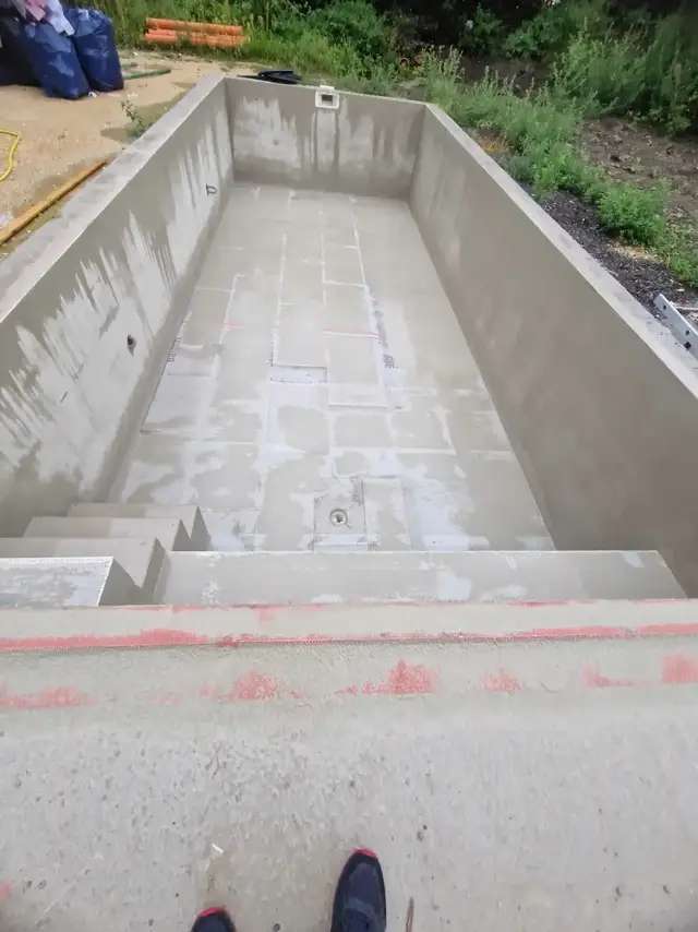 Betonarbeiten beim Poolbau
