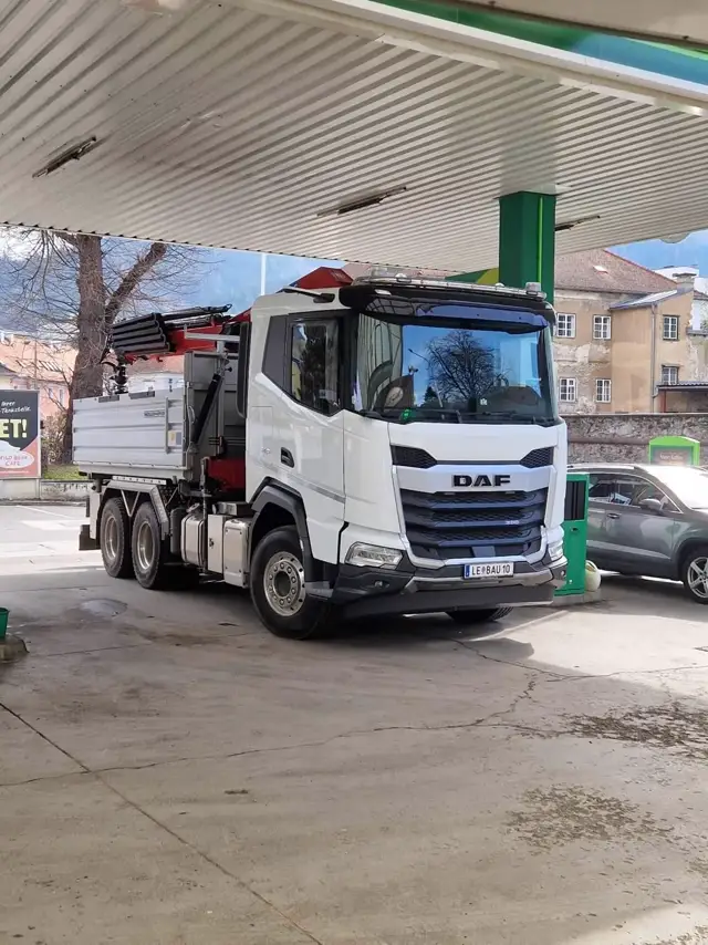 DAF Drei-Achser LKW mit Kran